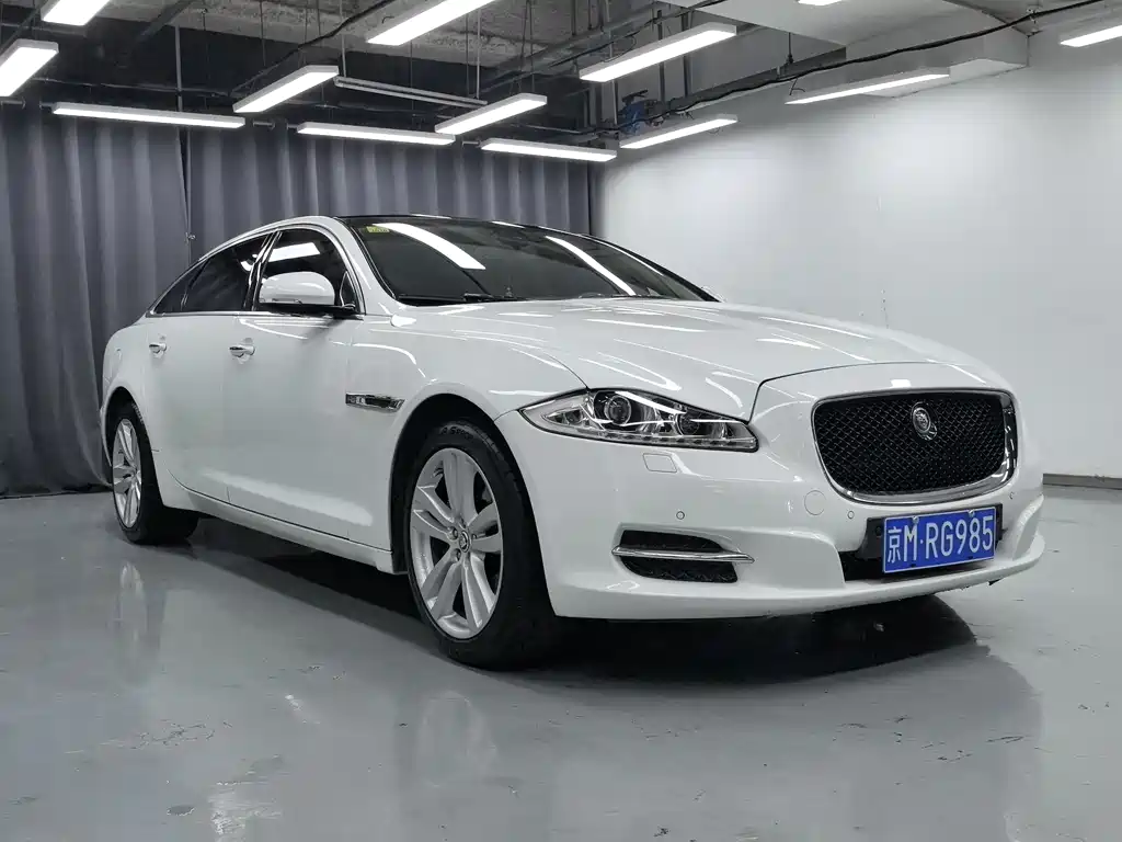 Jaguar XJ 2012 — фото 3