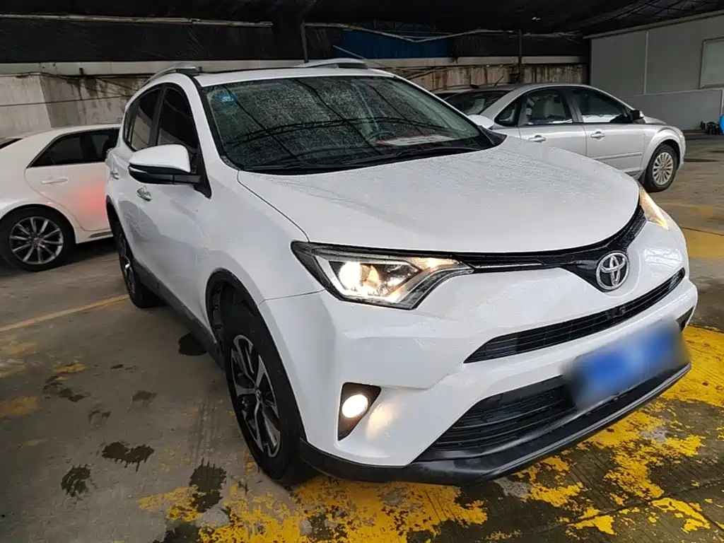 Toyota RAV4 2018 — фото 4