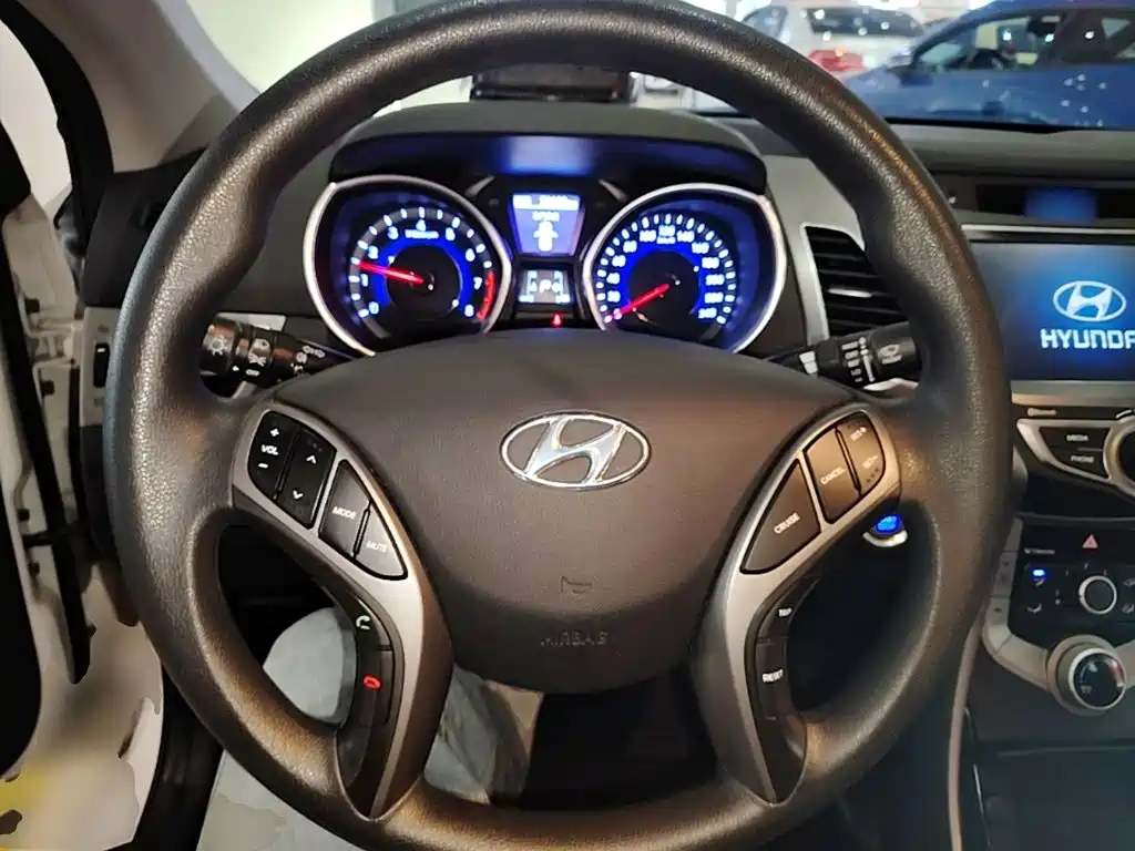 Hyundai Elantra Langdong 2017 — фото 11