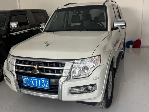 Mitsubishi Pajero 2020