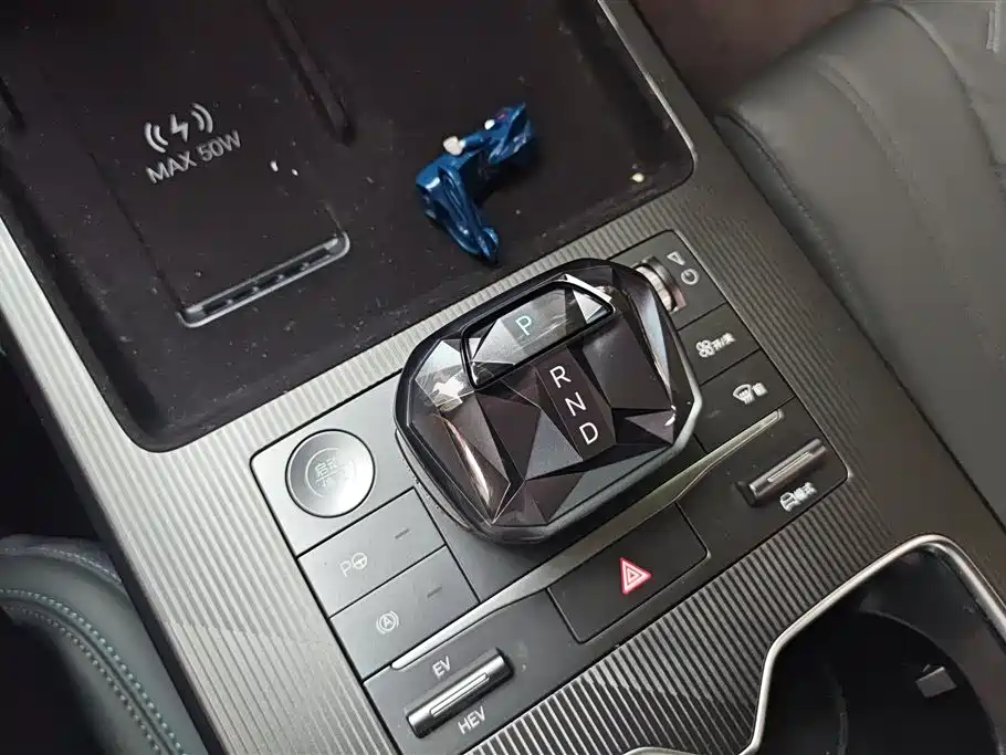 BYD L DM-i 2025 — фото 16
