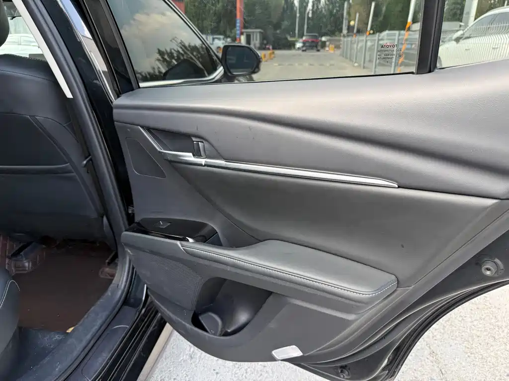 Toyota Camry 2025 — фото 20