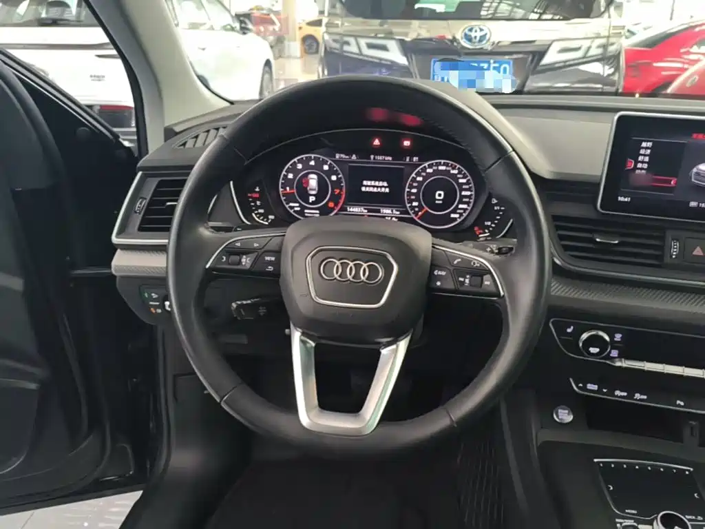 Audi Q5L 2019 — фото 11