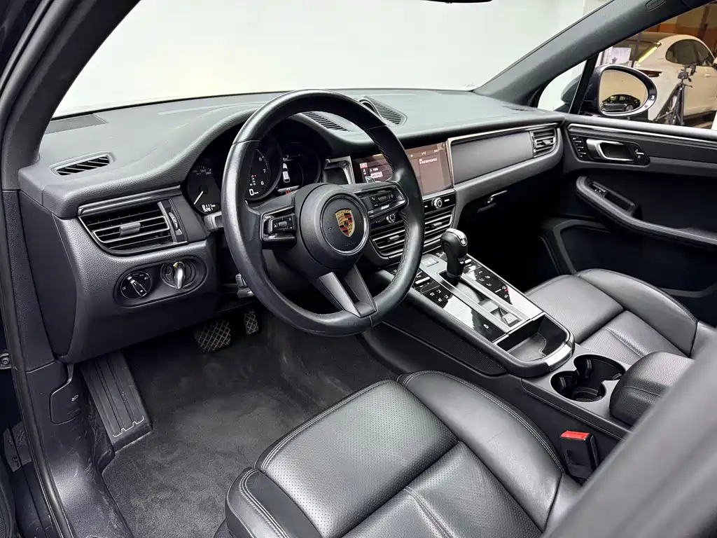 Porsche Macan 2023 — фото 12