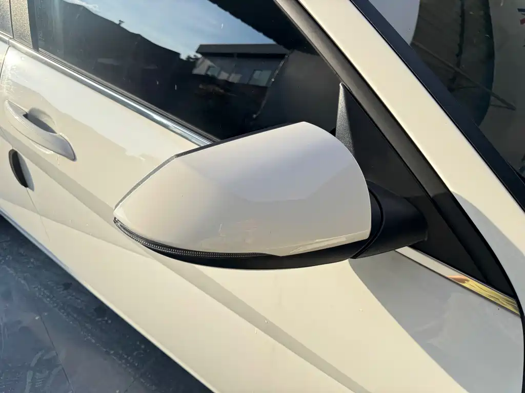 Hyundai Elantra 2023 — фото 46