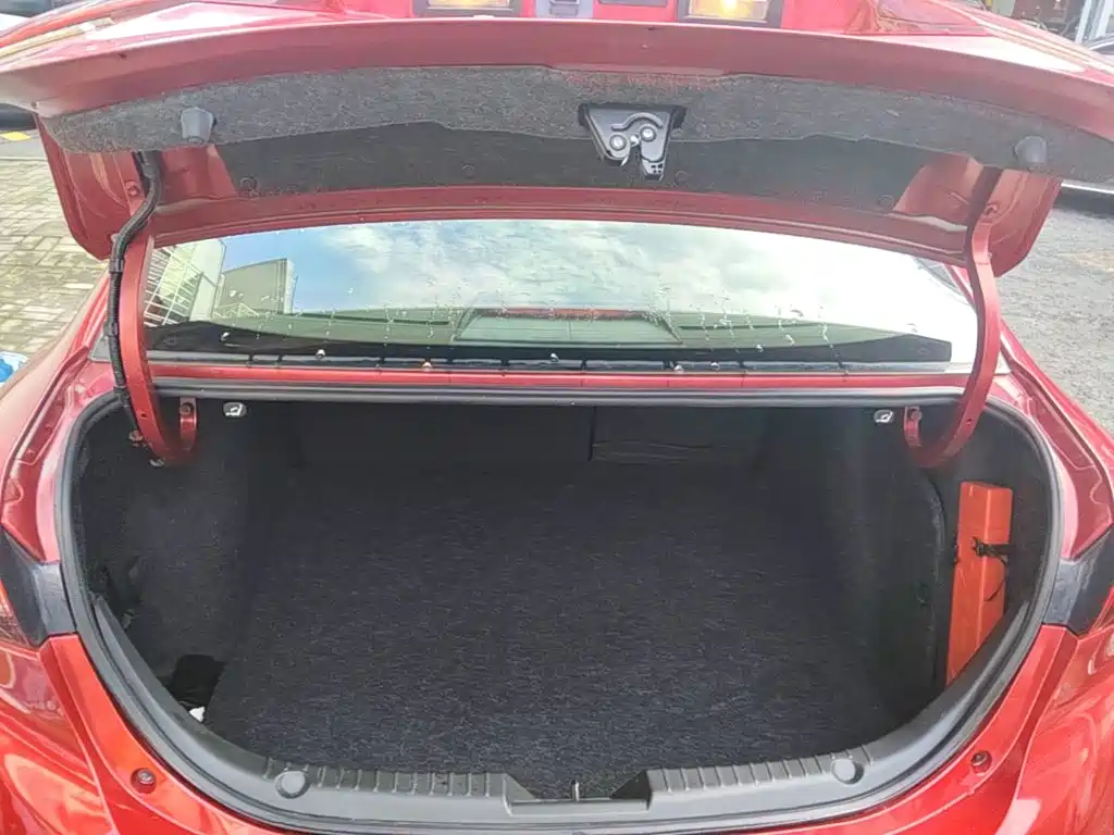 Mazda 3 Axela 2015 — фото 19
