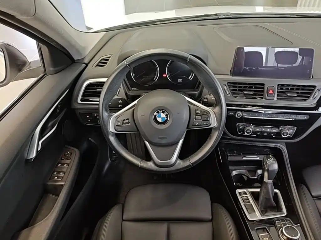 BMW 1 Series 2019 — фото 17