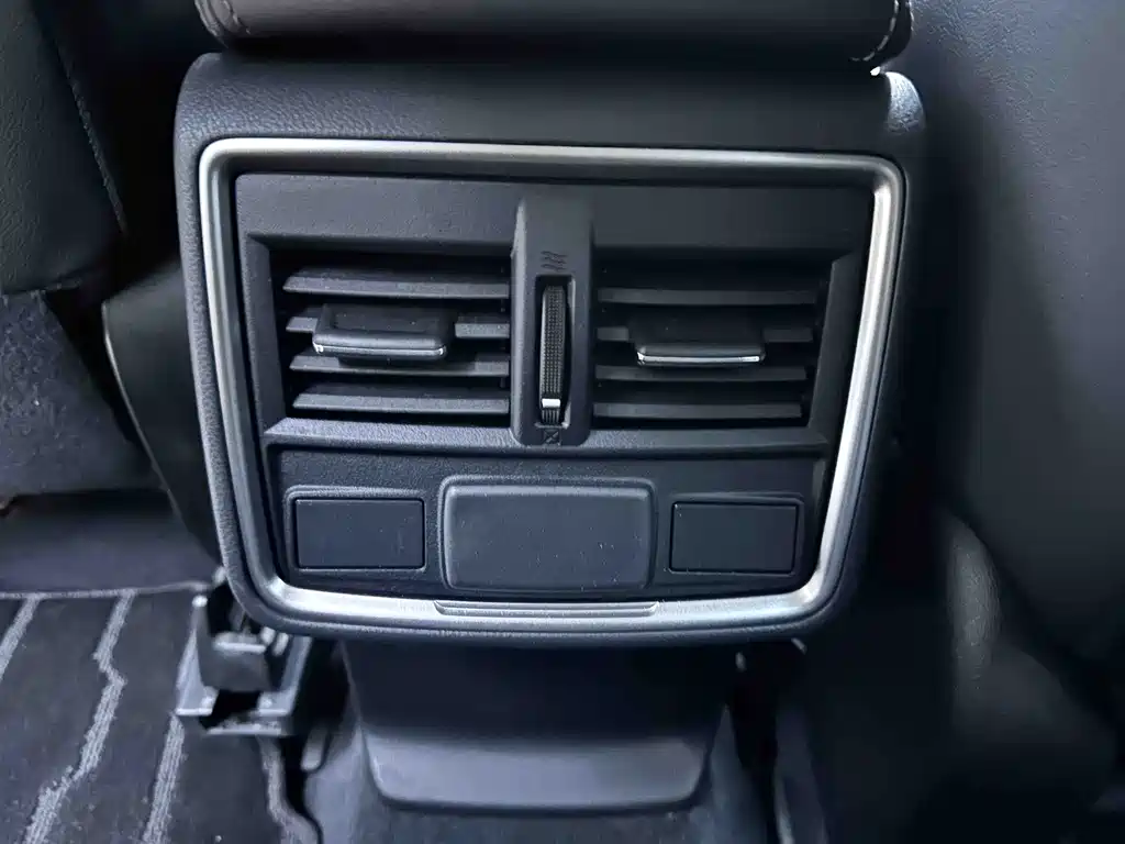 Subaru Forester 2022 — фото 17