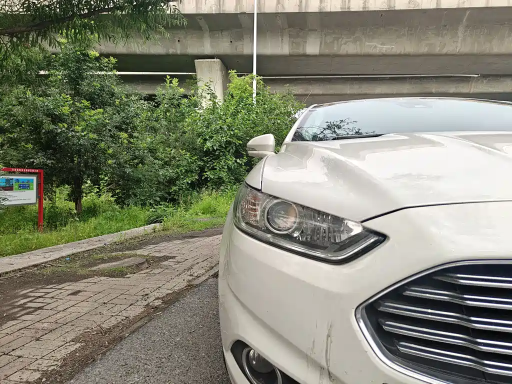 Ford Mondeo 2014 — фото 12