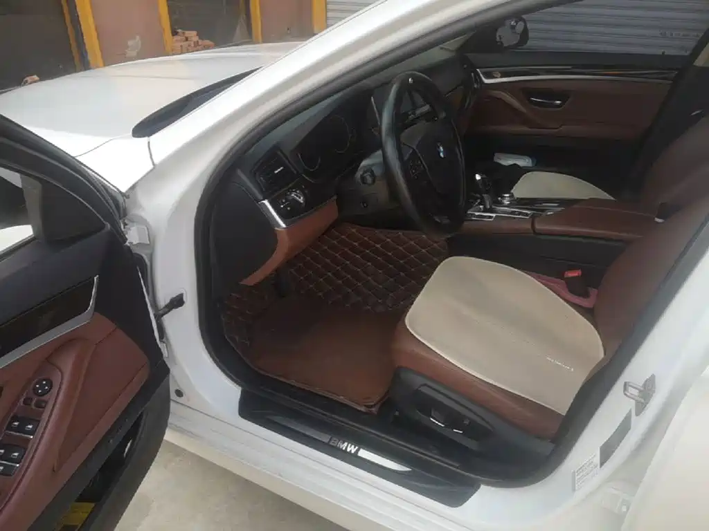 BMW 5 Series 2015 — фото 16