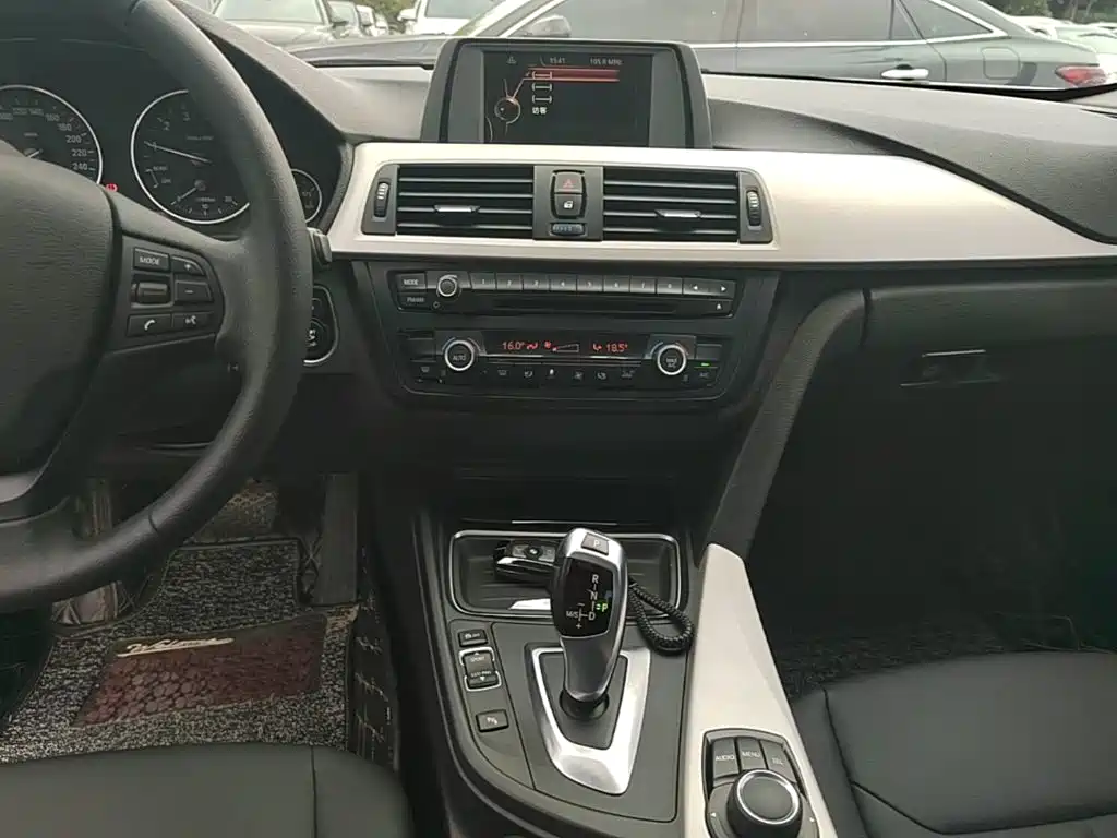 BMW 3 Series 2015 — фото 13