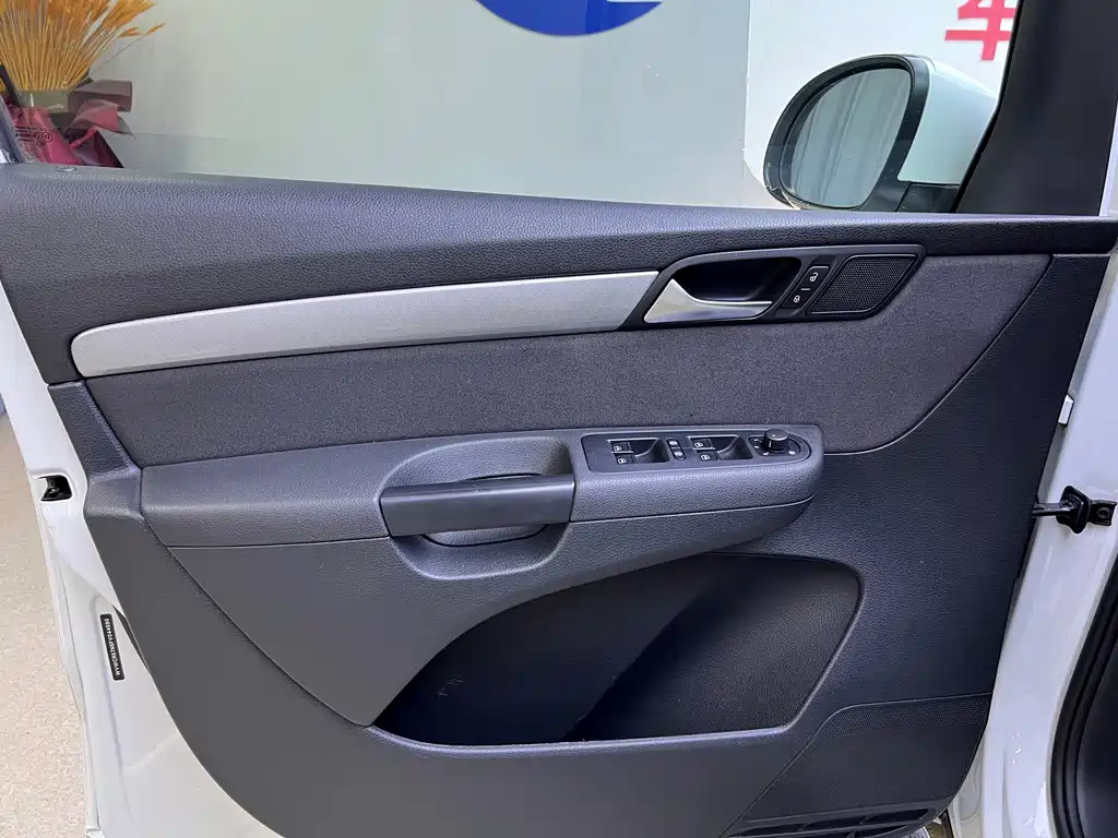 Volkswagen Sharan 2015 — фото 10