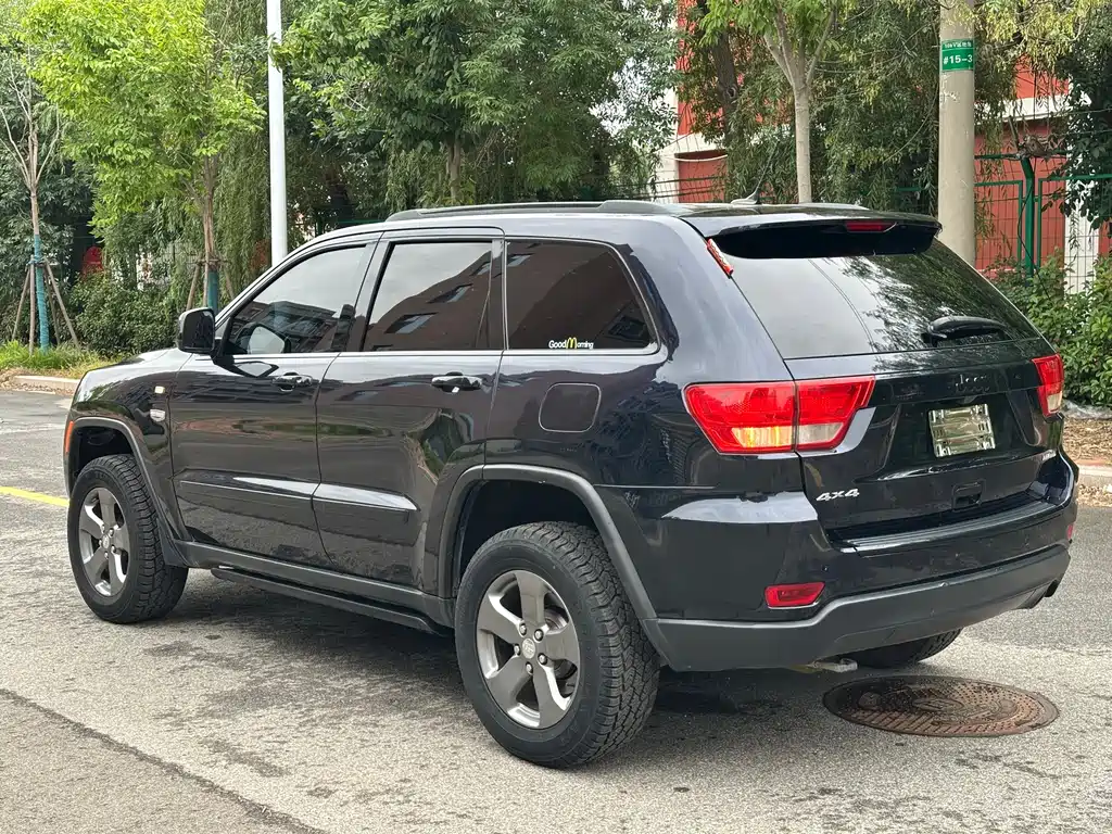 Jeep Grand Cherokee 2012 — фото 5