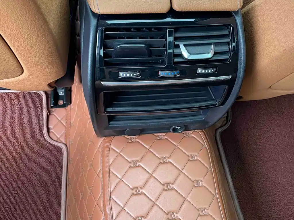 BMW 5 Series 2017 — фото 10