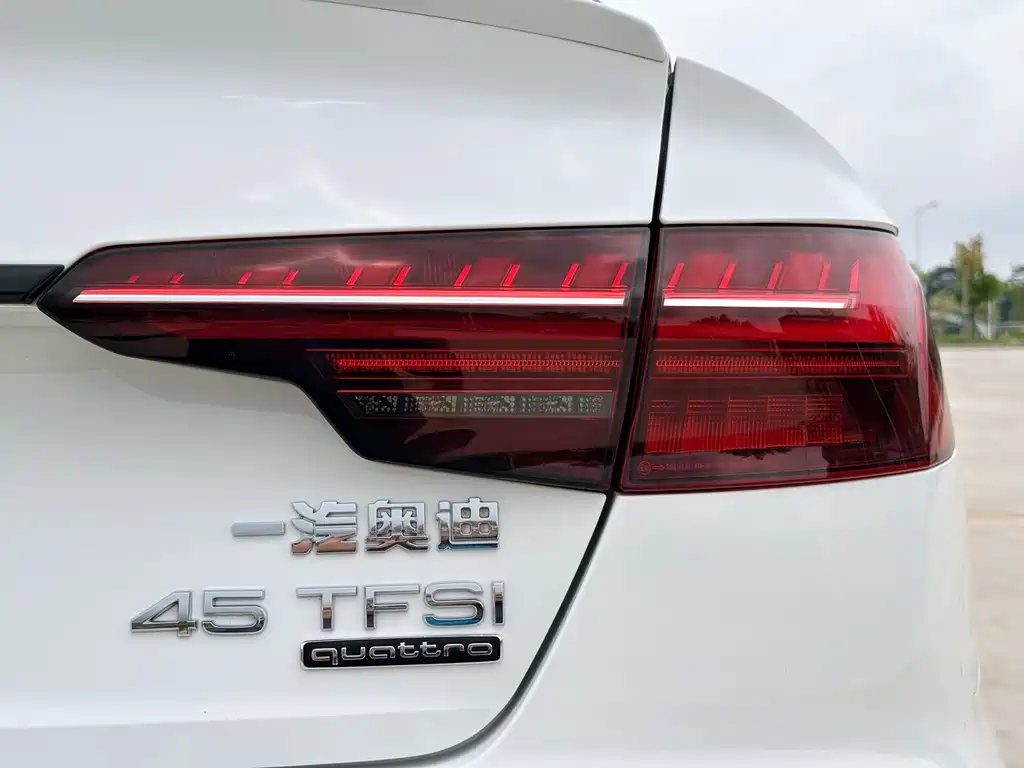 Audi A4L 2022 — фото 9