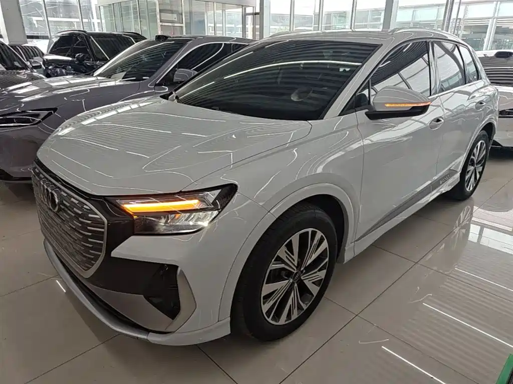 Audi Q4 e-tron 2023 — фото 2