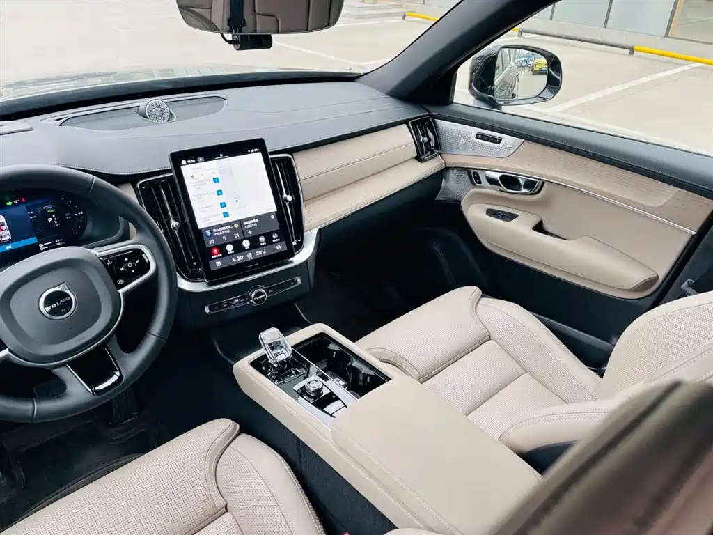 Volvo XC90 Plug-In Hybrid 2025 — фото 12