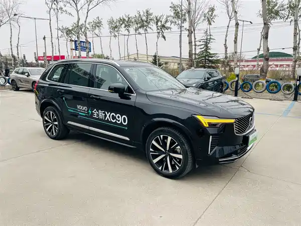 Volvo XC90 Plug-In Hybrid 2025