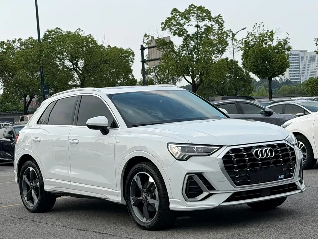 Audi Q3 2022 — фото 2