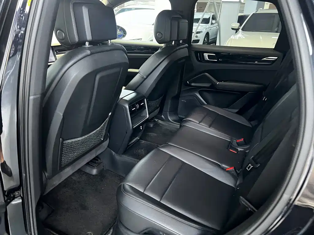Porsche Cayenne 2020 — фото 16