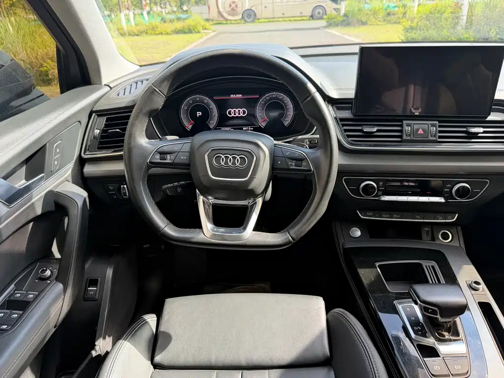 Audi Q5L 2022 — фото 12