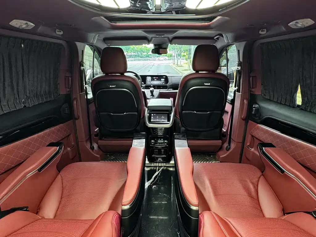 Ford Tourneo 2025 — фото 16