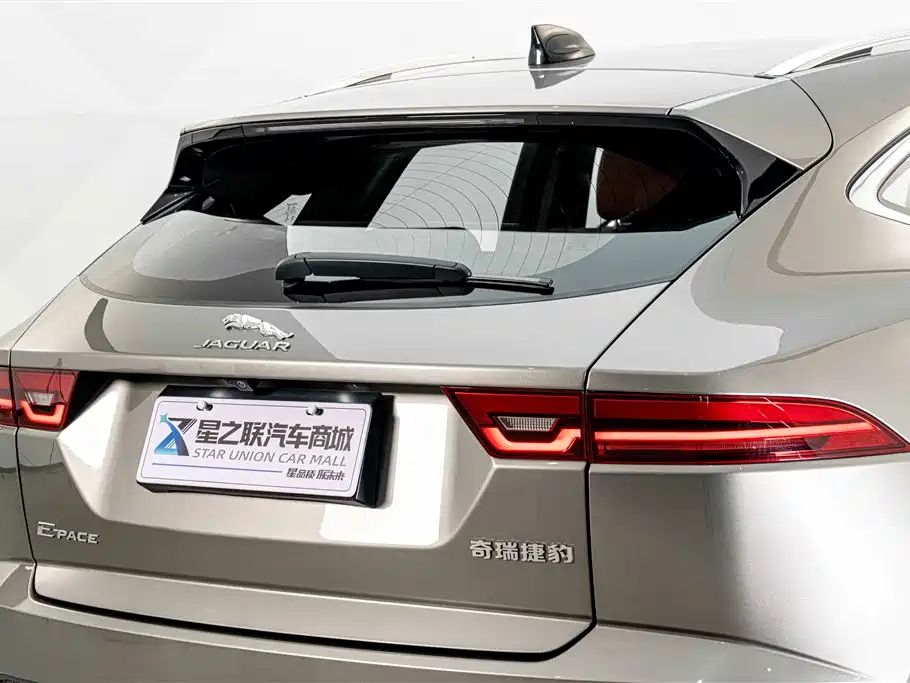Jaguar E-PACE 2023 — фото 8