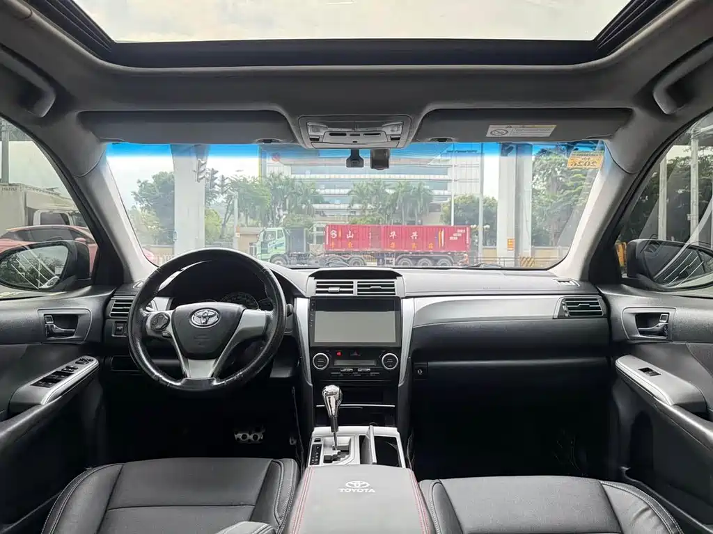 Toyota Camry 2014 — фото 10
