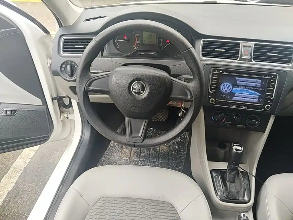 Skoda Rapid 2016 — фото 11