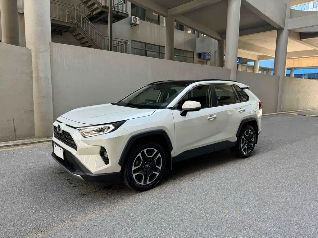 Toyota RAV4 2020 — фото 1