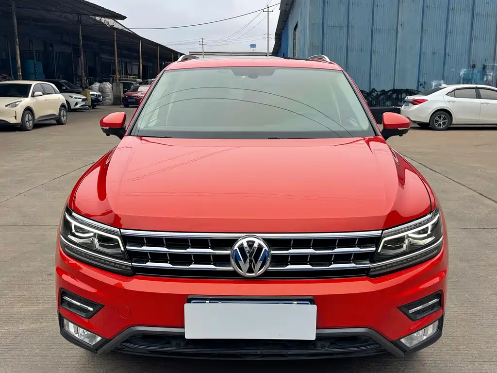 Volkswagen Tiguan L 2017 — фото 2