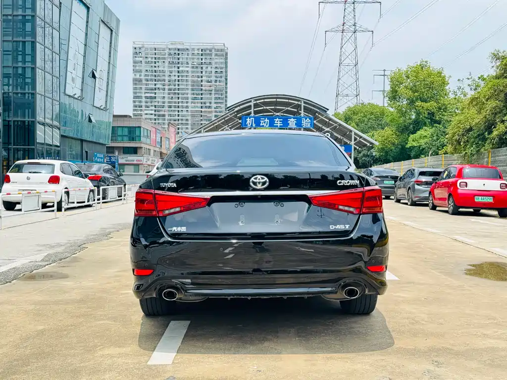 Toyota Crown 2018 — фото 15
