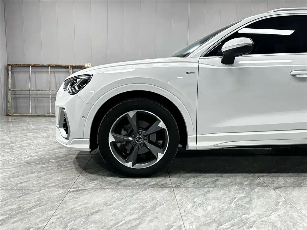 Audi Q3 2022 — фото 9