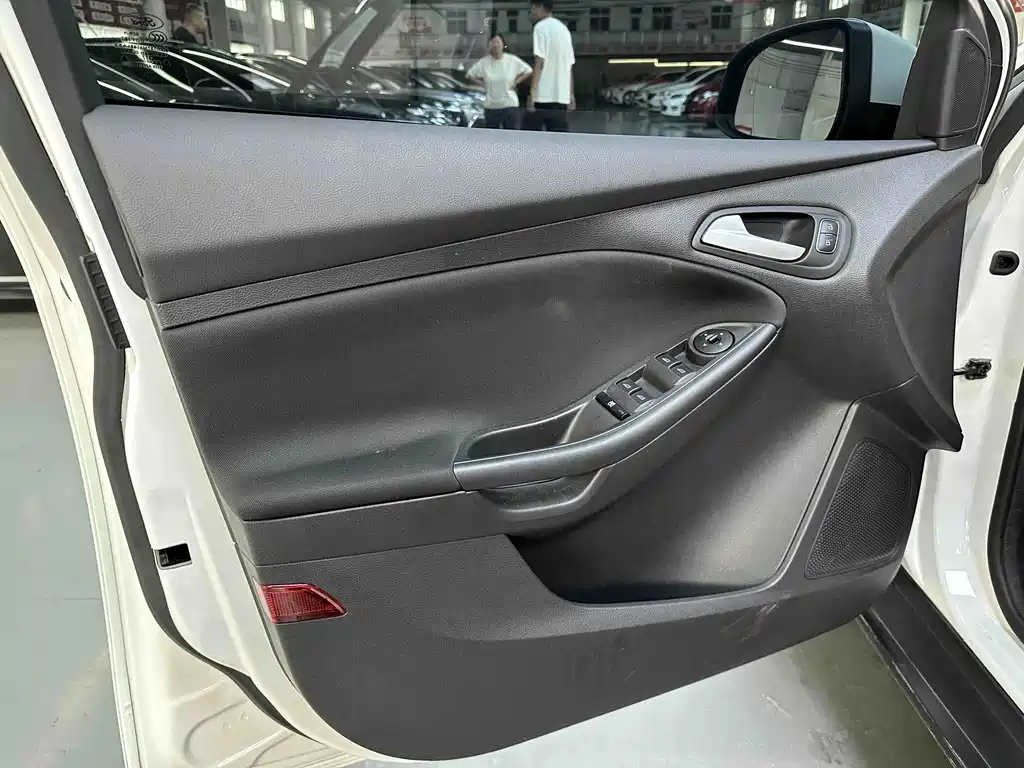Ford Focus 2017 — фото 15
