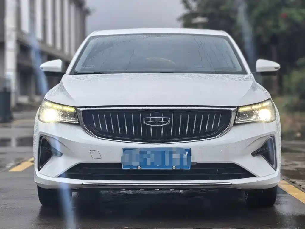 Geely Emgrand 2021