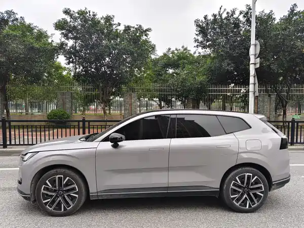 Volvo XC70 Plug-In Hybrid 2025