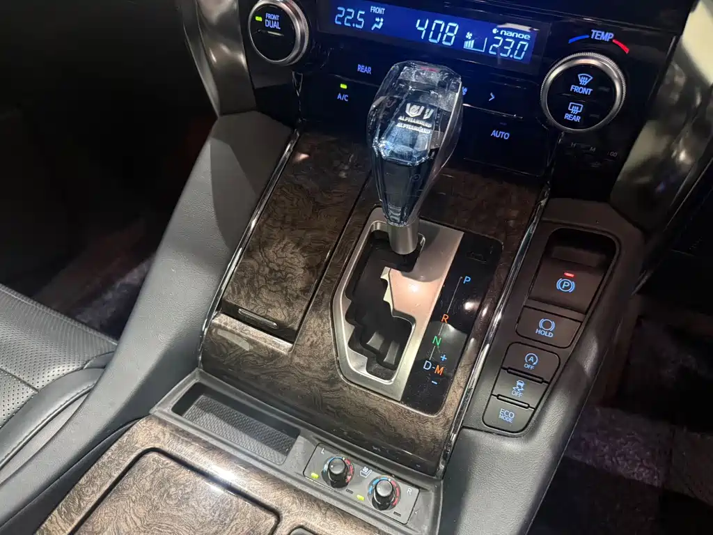 Toyota Alphard 2018 — фото 13