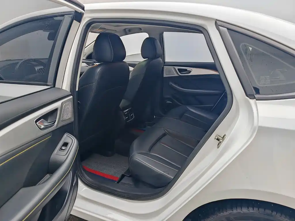 Roewe i6 MAX 2022 — фото 17