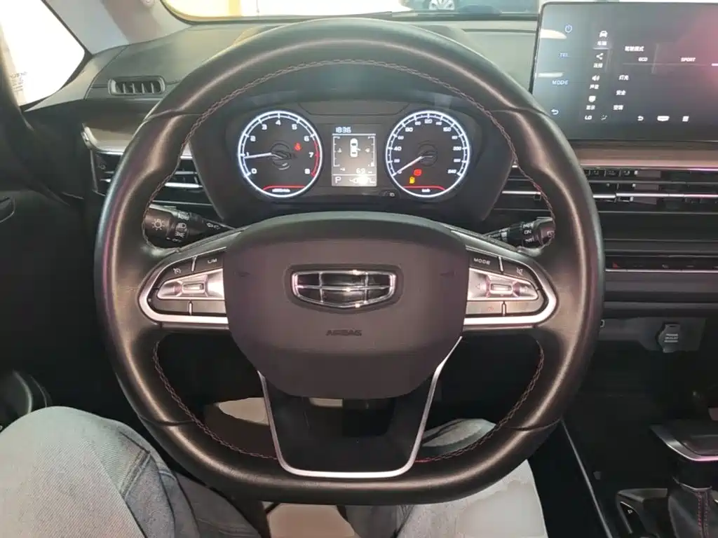 Geely Vision X3 2022 — фото 11