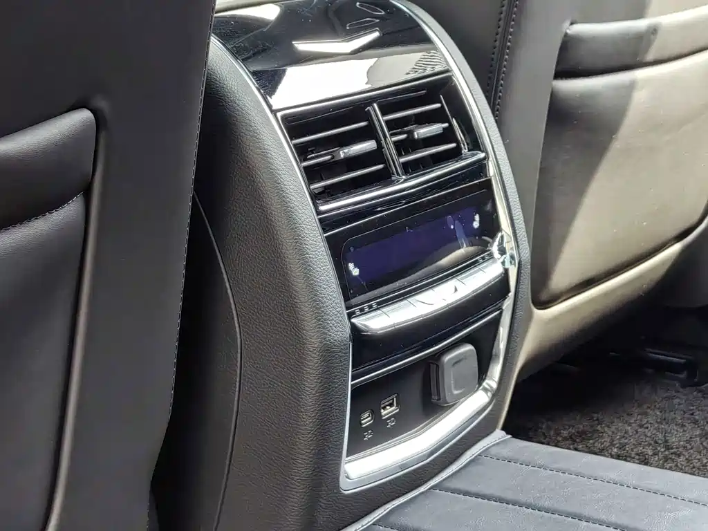 Cadillac CT6 2023 — фото 10