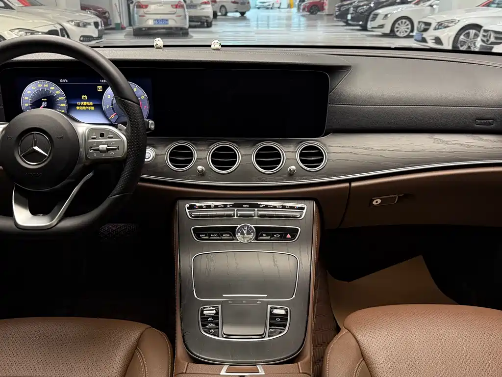 Mercedes-Benz E-Class 2019 — фото 12
