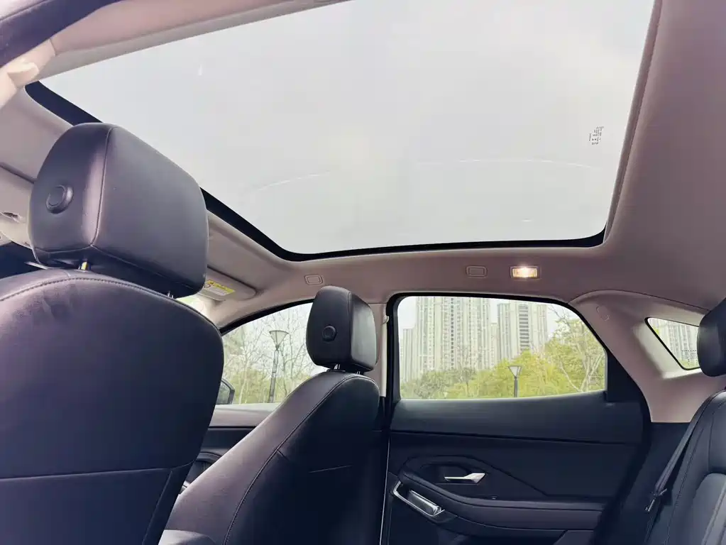 Jaguar E-PACE 2019 — фото 13
