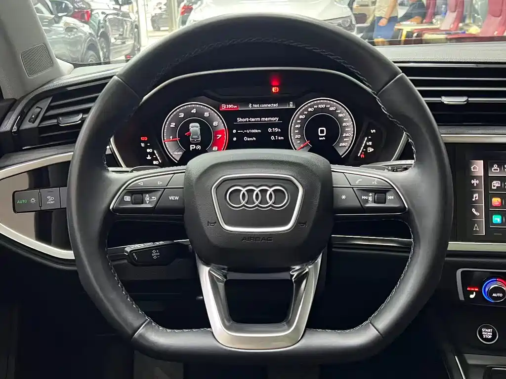 Audi Q3 2023 — фото 12