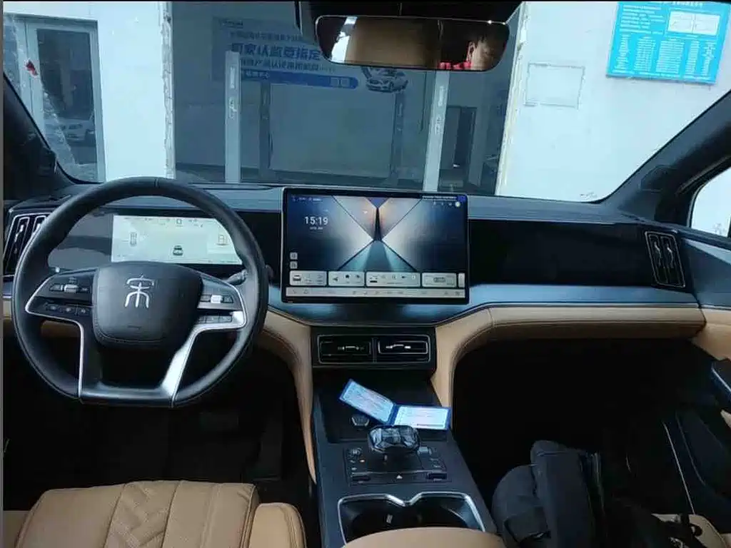 BYD L DM-i 2025 — фото 7