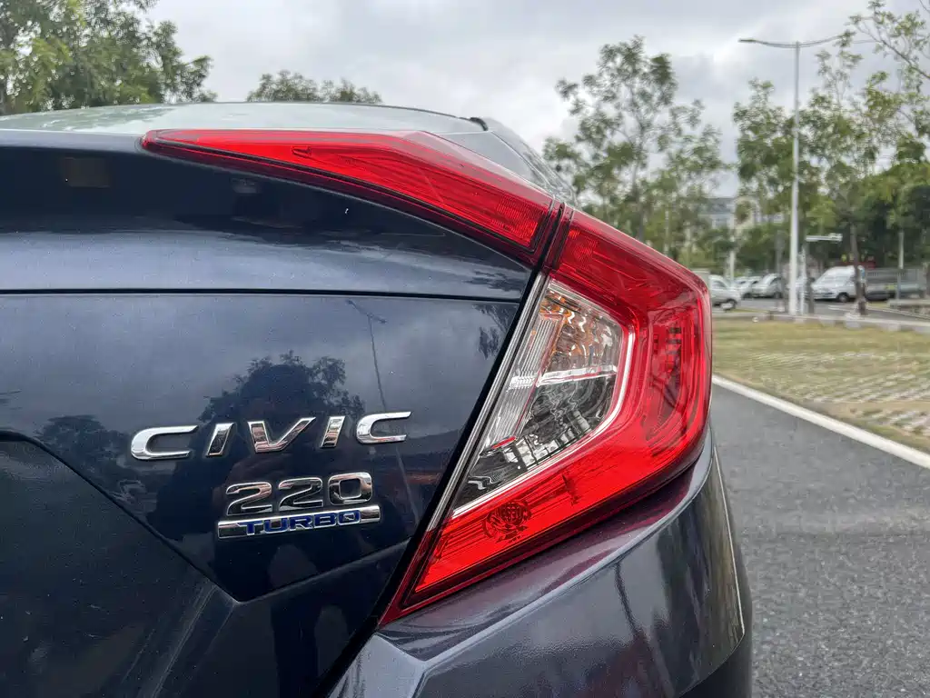 Honda Civic 2017 — фото 9