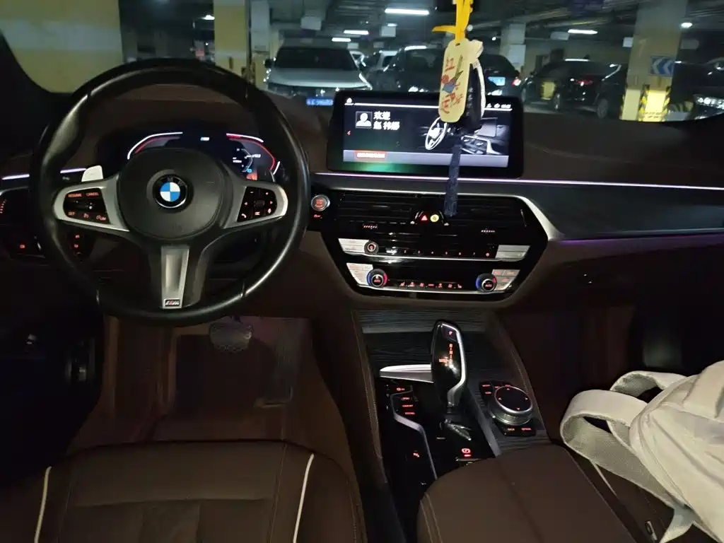 BMW 5 Series 2022 — фото 10
