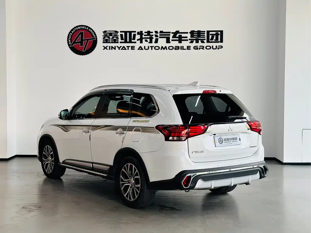 Mitsubishi Outlander 2017 — фото 4