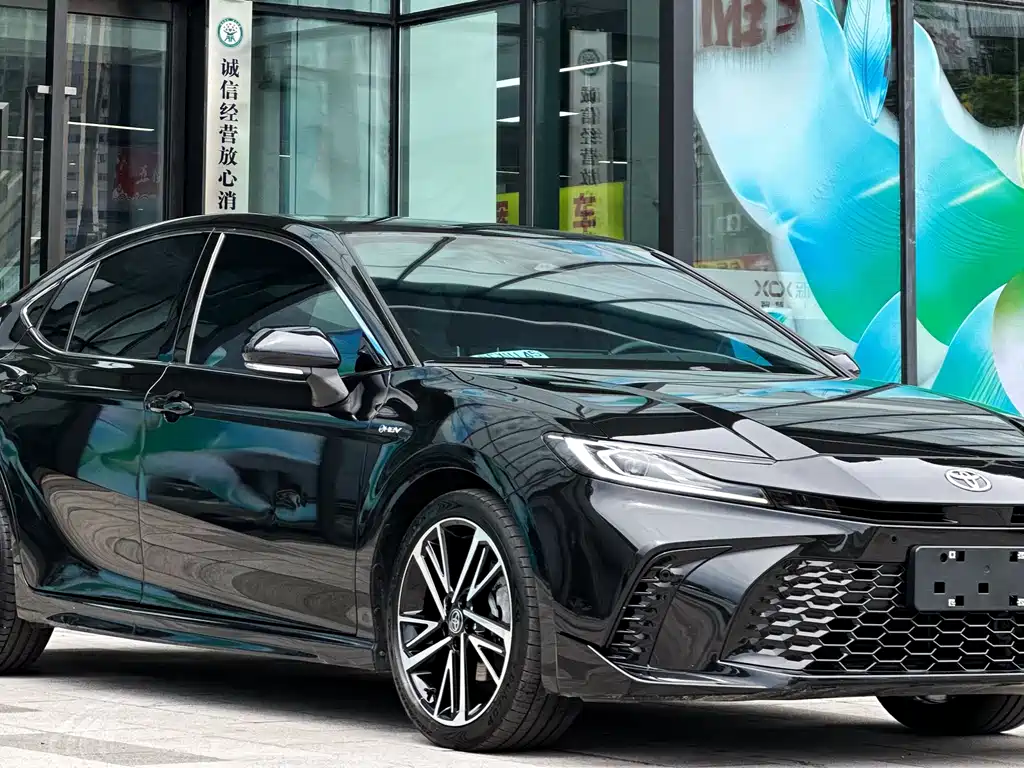 Toyota Camry 2024 — фото 1