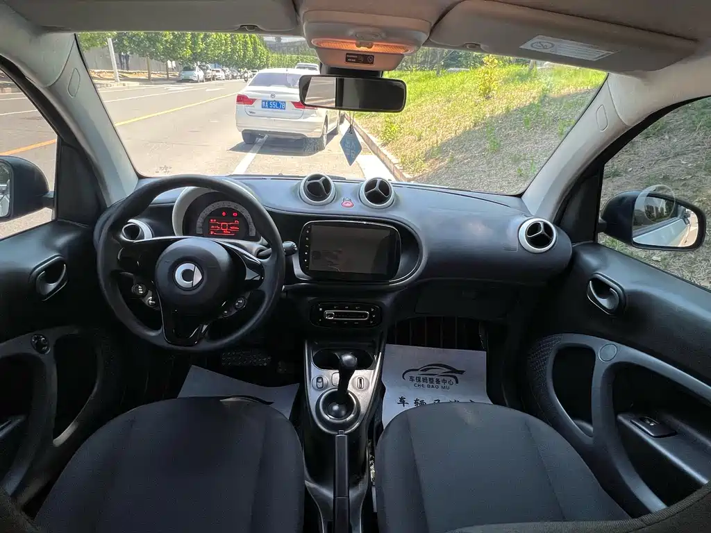 smart Fortwo 2017 — фото 11