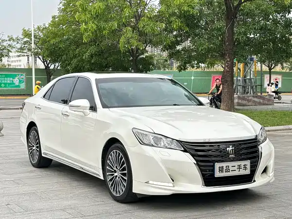 Toyota Crown 2018